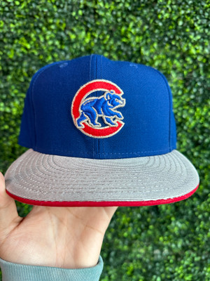 VINTAGE CHICAGO CUBS SILVER BRIM NEW ERA FITTED CAP