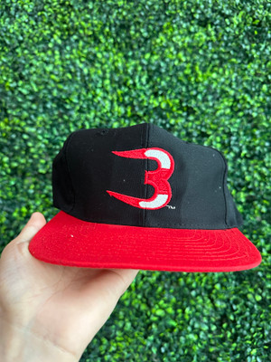 VINTAGE CHICAGO BULLS 3 PEAT BLK/RED SNAPBACK