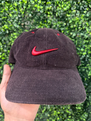 VINTAGE NIKE METAL LOGO STRAPBACK