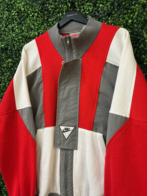 VINTAGE NIKE TRIANGLE LOGO ZIP UP JACKET