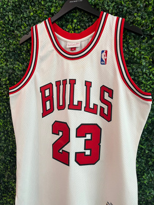 MICHAEL JORDAN AUTHENTIC MITCHELL & NESS CHICAGO BULLS HOME JERSEY