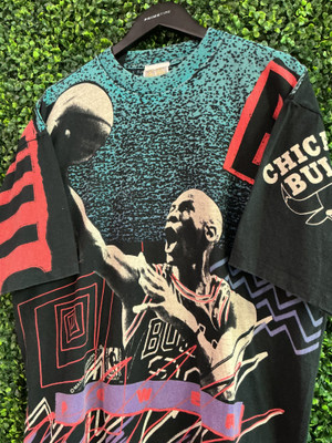 VINTAGE MICHAEL JORDAN GRAPHIC MAGIC JOHNSON T'S SHIRT