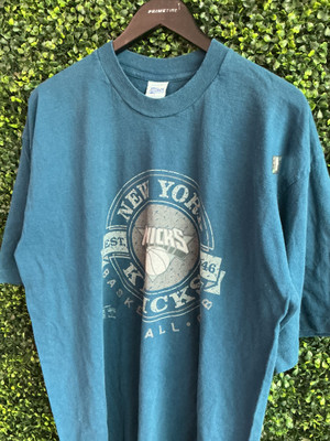 VINTAGE NEW YORK KNICKS SALEM SPORTSWEAR BASKETBALL CLUB TEE