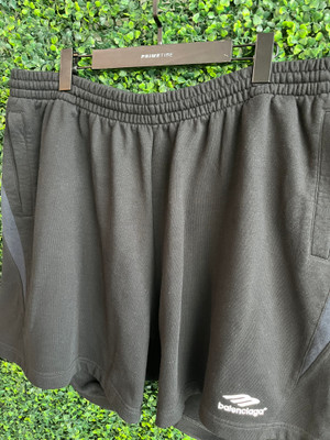 BALENCIAGA BLACK SWEATSHORTS (SZ L)