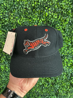 VINTAGE DEADSTOCK CINCINNATI BENGALS LEAPING TIGER SNAPBACK