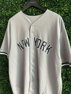 VINTAGE DEREK JETER NY YANKEES GREY MAJESTIC JERSEY (SZ XXL)
