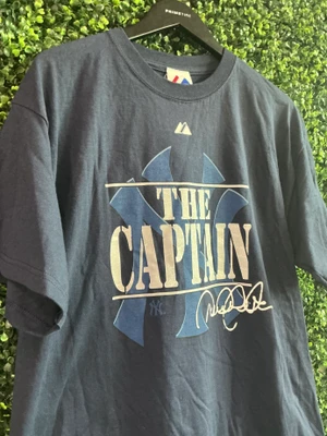 2000'S DEREK JETER NEW YORK YANKEES MAJESTIC TEE (SZ L)