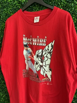 VINTAGE 1998 MARK MCGWIRE SMASHING THE RECORD