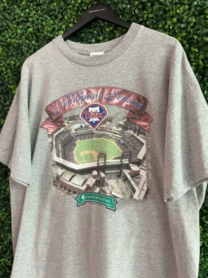 VINTAGE 2004 PHILADELPHIA PHILLIES CITIZENS BANK PARK TEE