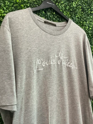 LOUIS VUITTON SCRIPT LOGO GREY TEE