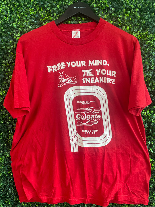 VINTAGE COLGATE TIE YOUR SNEAKERS TEE