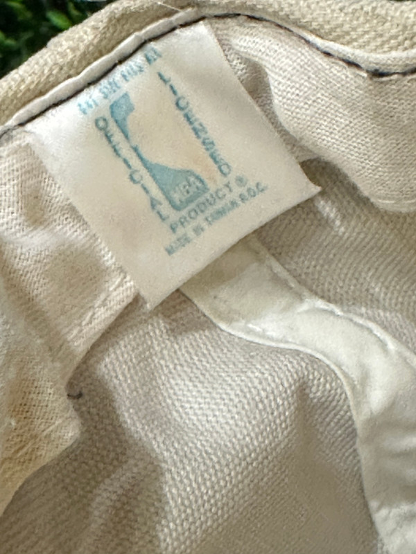 VINTAGE CHICAGO BULLS 1996 CHAMPIONS LOGO ATHLETIC SNAPBACK