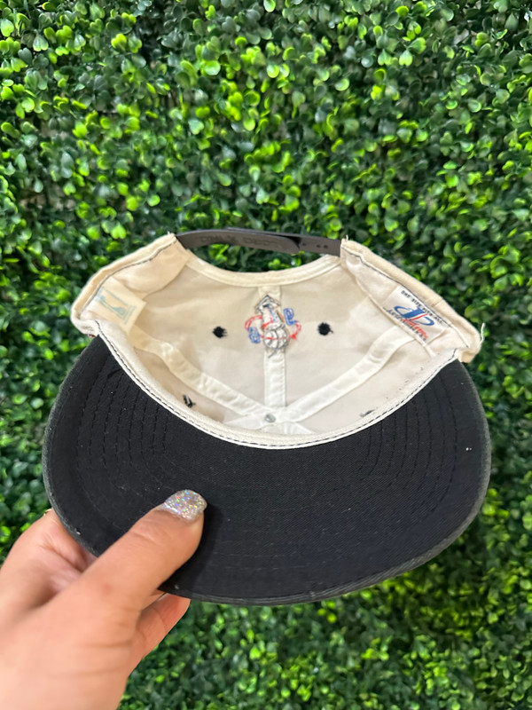 VINTAGE CHICAGO BULLS 1996 CHAMPIONS LOGO ATHLETIC SNAPBACK