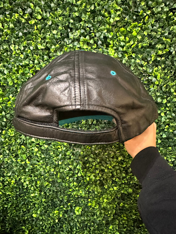 VINTAGE BATMAN LEATHER SNAPBACK