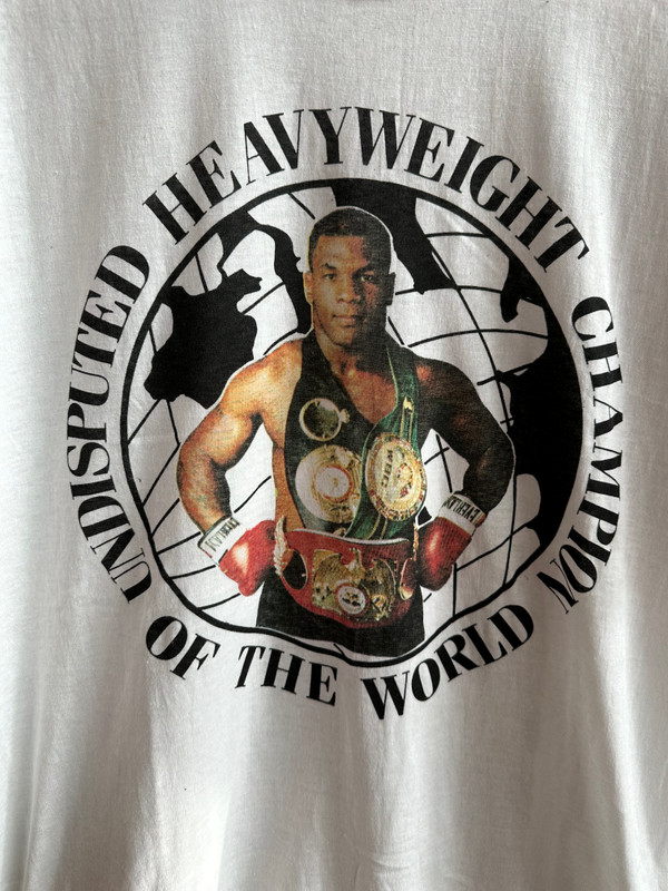 VINTAGE MIKE TYSON UNDISPUTED HEAVYWEIGHT CHAMPION RUSSELL ATHLETIC TEE