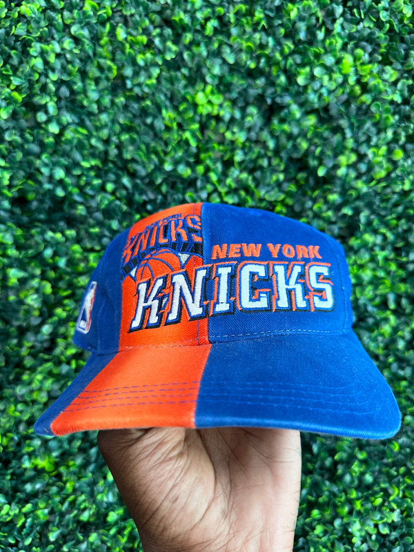 VINTAGE NEW YORK KNICKS SPORTS SPECIALTIES SNAPBACK