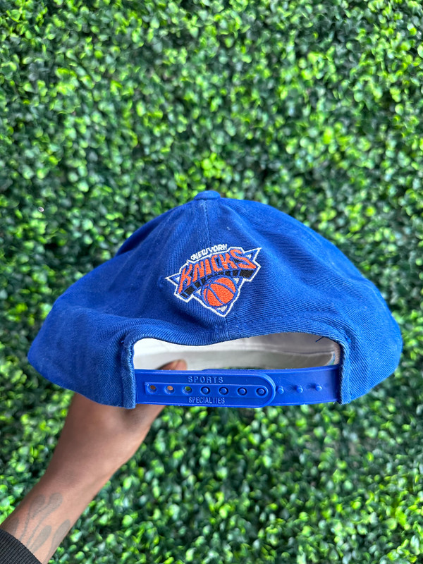 VINTAGE NEW YORK KNICKS SPORTS SPECIALTIES SNAPBACK