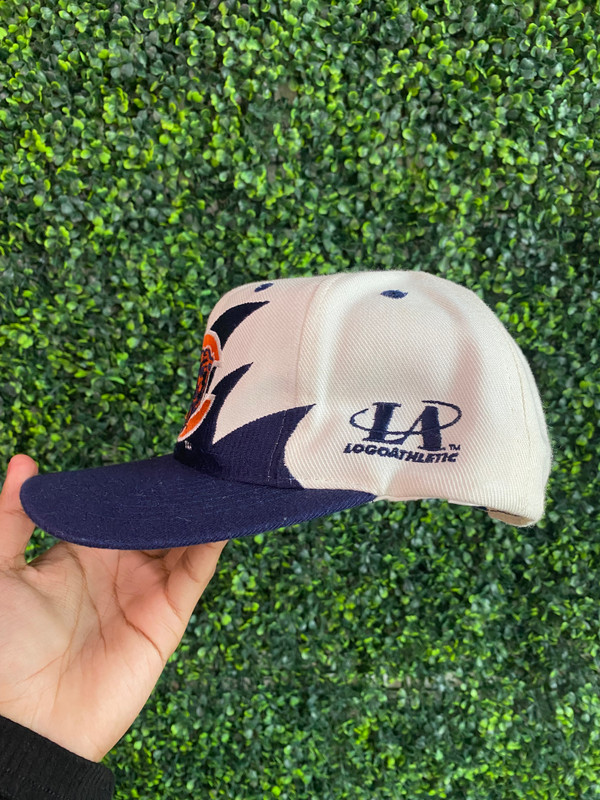 VINTAGE CHICAGO BEARS LOGO ATHLETIC SHARKTOOTH SNAPBACK