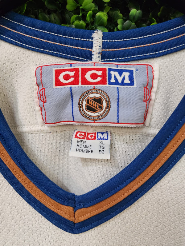 VINTAGE WASHINGTON CAPITALS CCM WHITE JERSEY