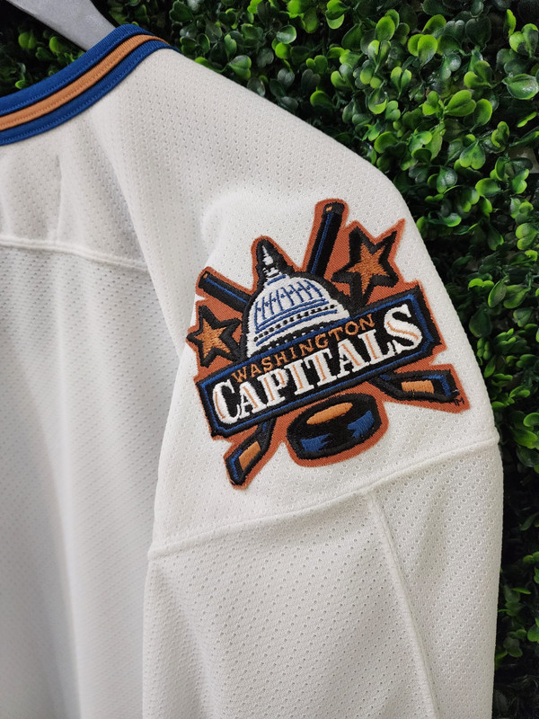 VINTAGE WASHINGTON CAPITALS CCM WHITE JERSEY