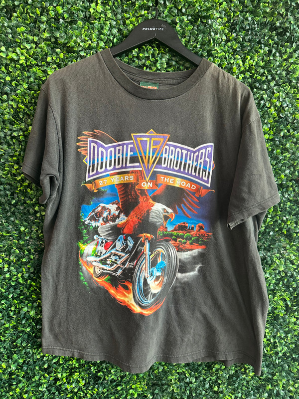 VINTAGE DOOBIE BROTHERS 27 YEARS ON THE ROAD TEE