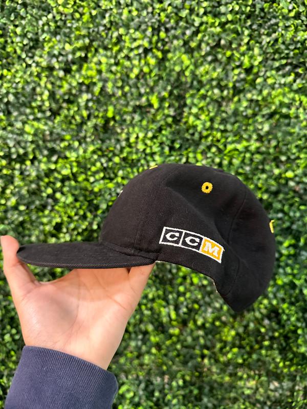 VINTAGE PITTSBURGH PENGUINS CCM BLACK SNAPBACK