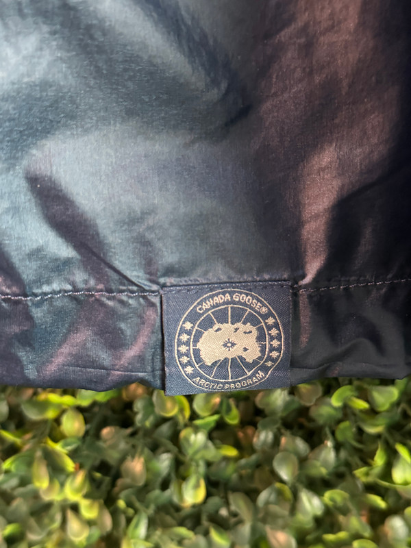 BRAND NEW CANADA GOOSE WINDBREAKER SZM