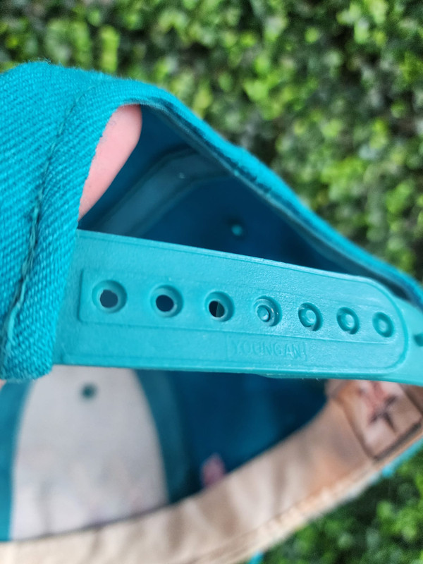 VINTAGE CHARLOTTE HORNETS SINGLE SCRIPT SNAPBACK(DISTRESED)