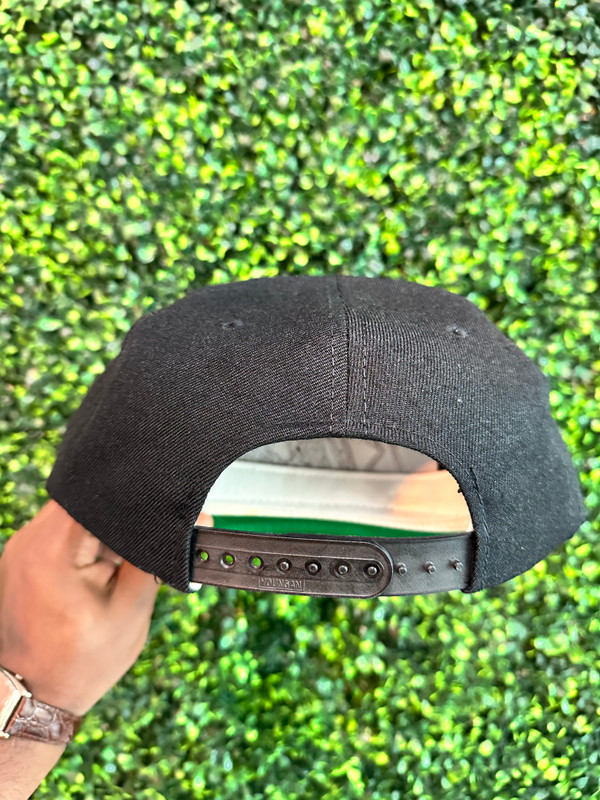 VINTAGE LOS ANGELES KINGS SPORTS SPECIALTIES SCRIPT SNAPBACK