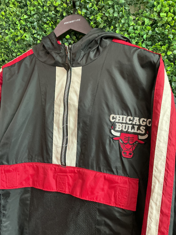 VINTAGE CHICAGO BULLS TEAM ATHLETIC WINDBREAKER