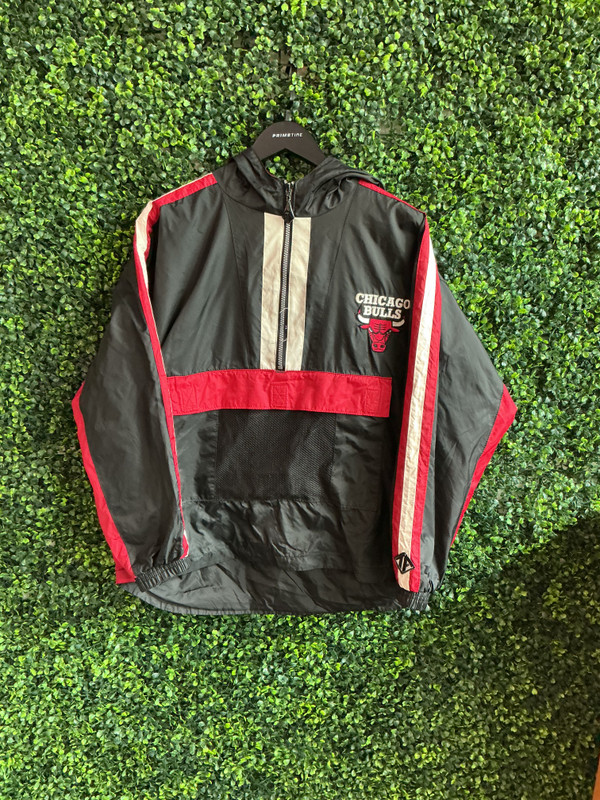 VINTAGE CHICAGO BULLS TEAM ATHLETIC WINDBREAKER