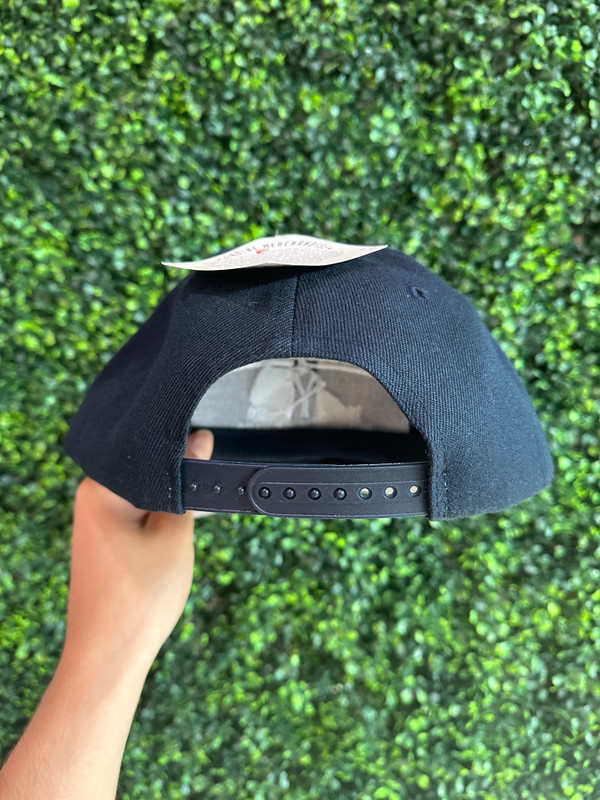 DEADSTOCK VINTAGE NEW YORK YANKEES 1999 WORLD SERIES CHAMPIONS SNAPBACK