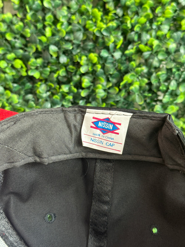 VINTAGE CHICAGO BULLS 3 PEAT BLK/RED SNAPBACK