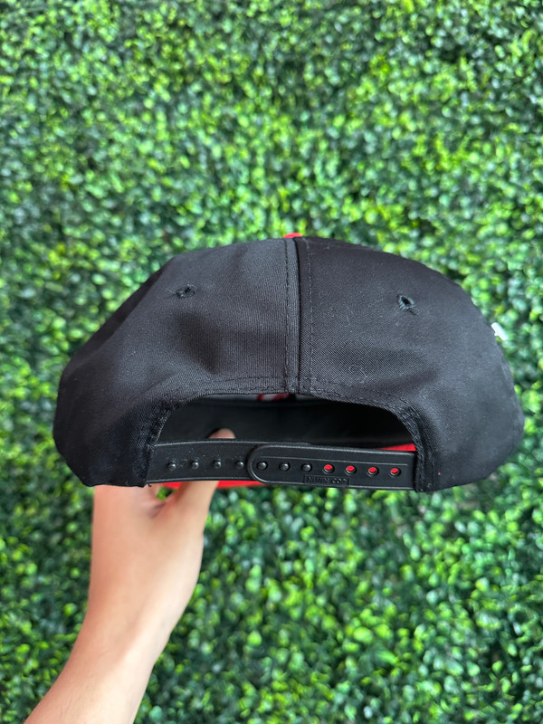 VINTAGE CHICAGO BULLS 3 PEAT BLK/RED SNAPBACK