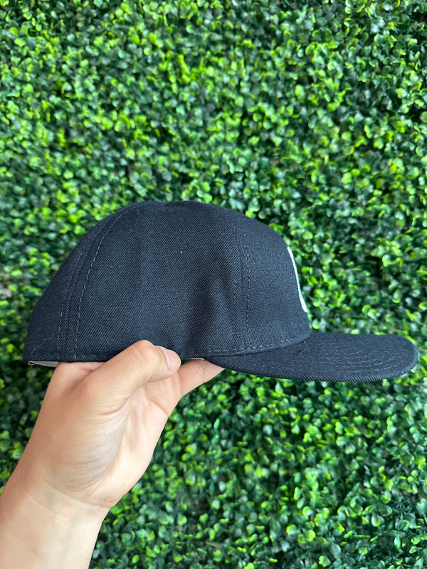 VINTAGE CHICAGO CUBS AMERICAN NEEDLE FITTED CAP (SZ 7 1/2)