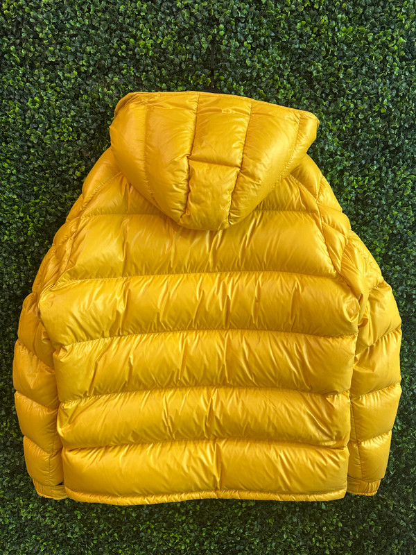MONCLER YELLOW MAYA PUFFER COAT (SZ XXL)