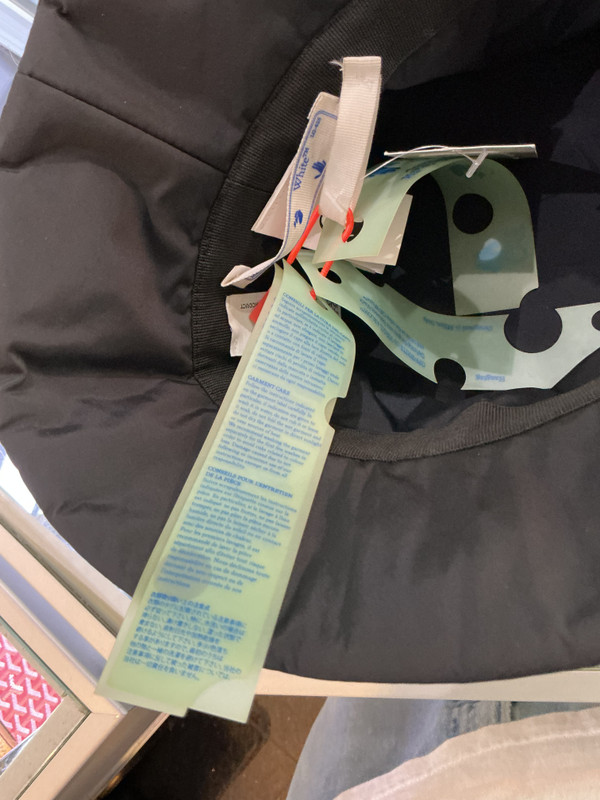 OFF WHITE BLACK BUCKET HAT