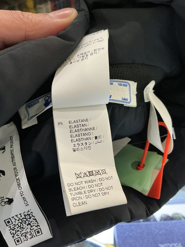 OFF WHITE BLACK BUCKET HAT