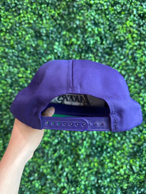 VINTAGE LOS ANGELES LAKERS PURPLE TWINS SNAPBACK