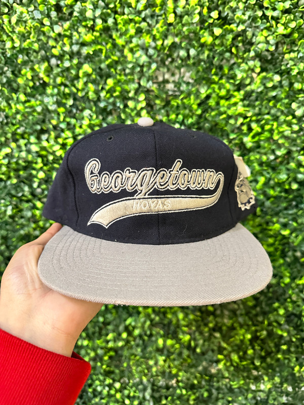 DEADSTOCK VINTAGE GEORGETOWN HOYAS TAILSWEEP SNAPBACK