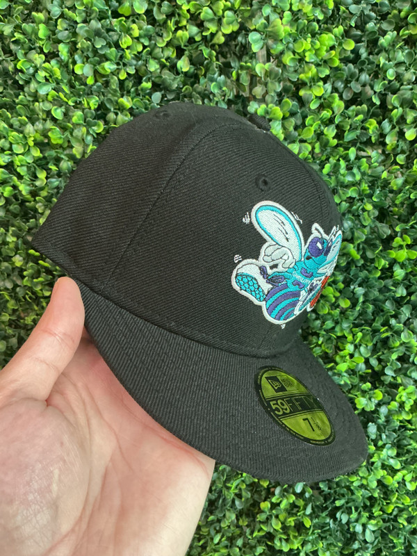 NEW ERA CHARLOTTE HORNETS HARDWOOD CLASSIC FITTED (SZ 7 1/8)