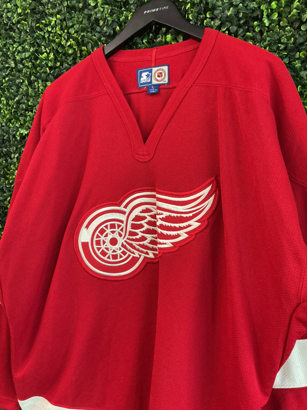 VINTAGE DETROIT RED WINGS STARTER JERSEY