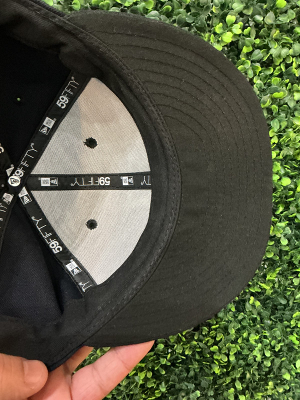 NY YANKEES NEW ERA 2024 WORLD SERIES PATCH FITTED HAT (SZ 7 1/8)