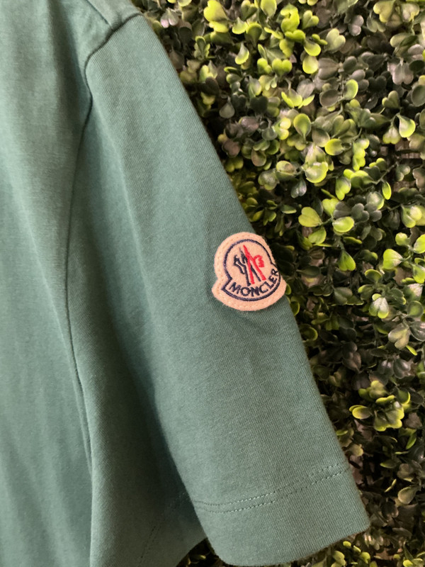 BRAND NEW MONCLER GREEN NECK LOGO TEE