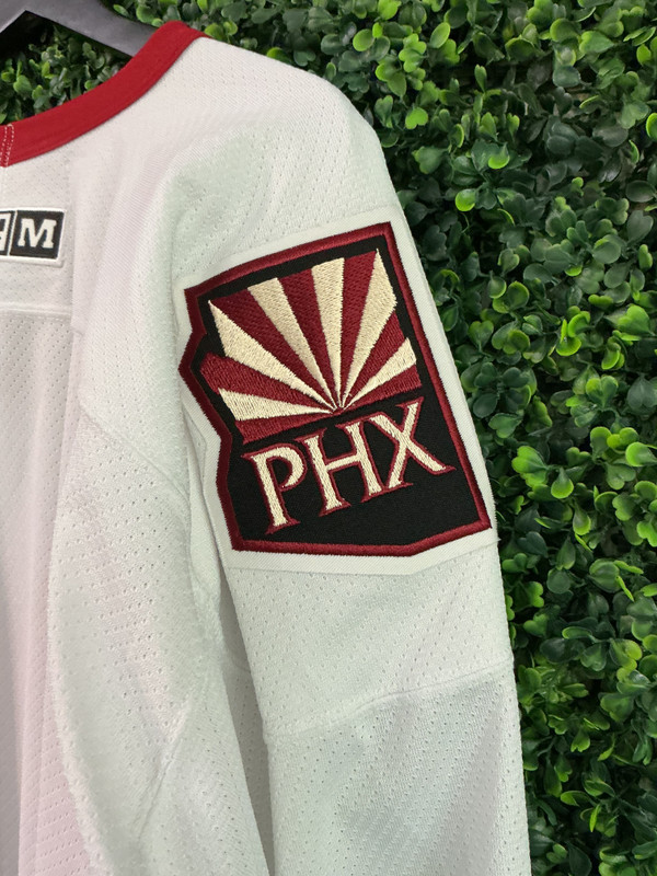 VINTAGE PHOENIX COYOTES CCM WHITE JERSEY