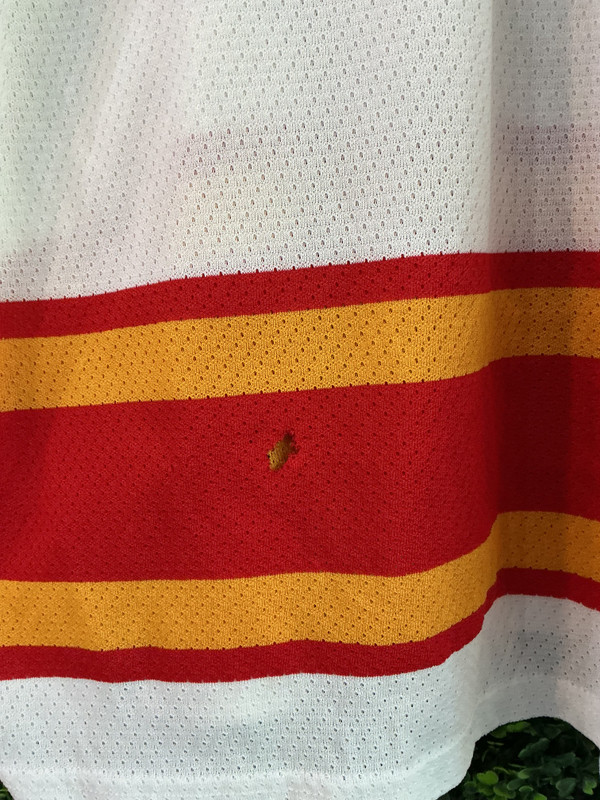 VINTAGE CALGARY FLAMES MASKA AIR KNIT