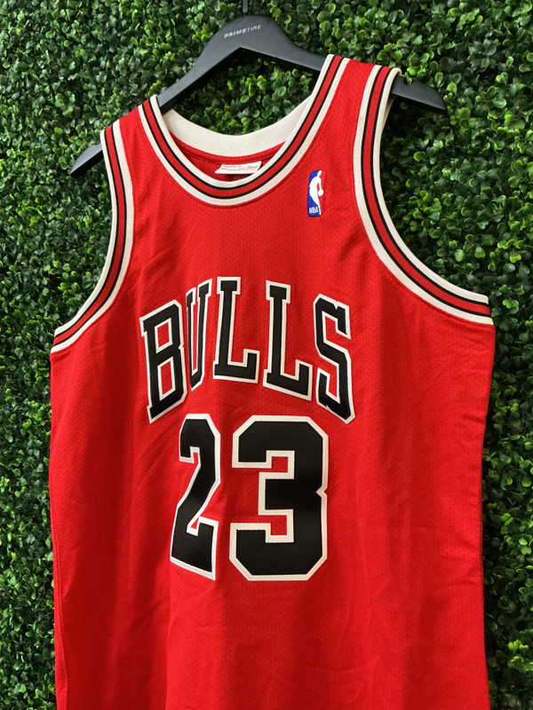 BRAND NEW MICHAEL JORDAN CHICAGO BULLS MITCHELL & NESS AUTHENTIC JERSEY