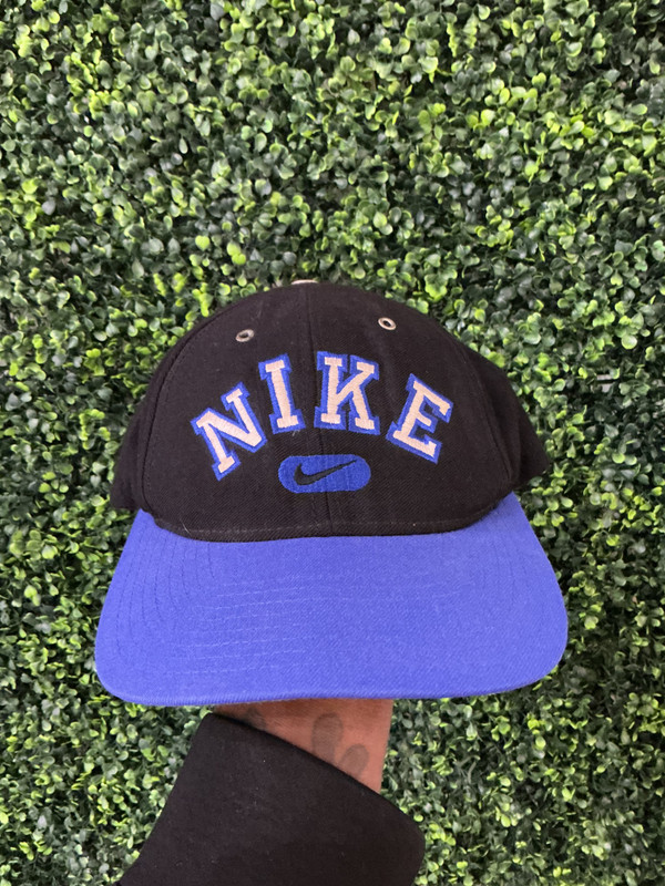 VINTAGE NIKE BLACK/BLUE SNAPBACK