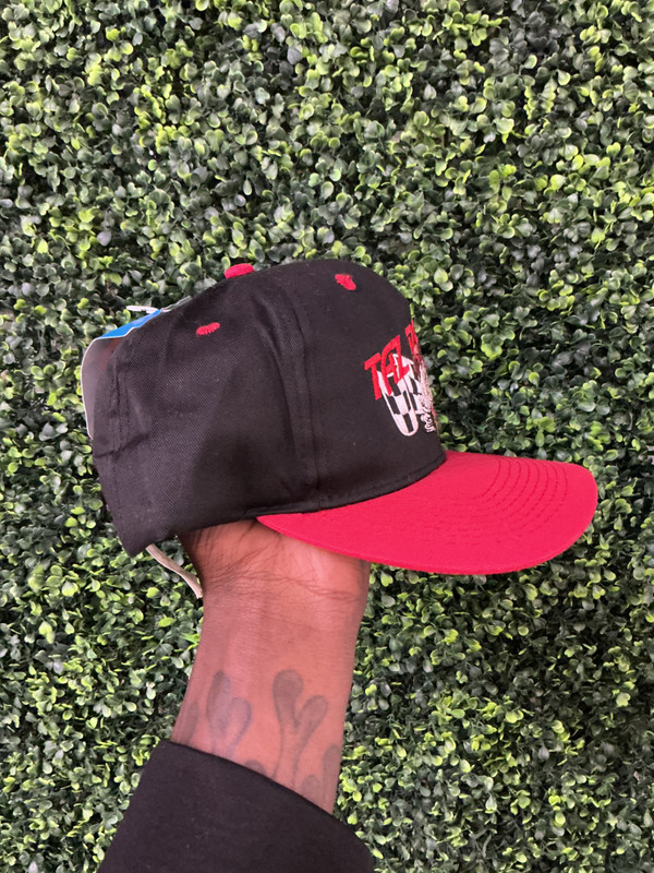 DEADSTOCK VINTAGE TAZ RACING SNAPBACK