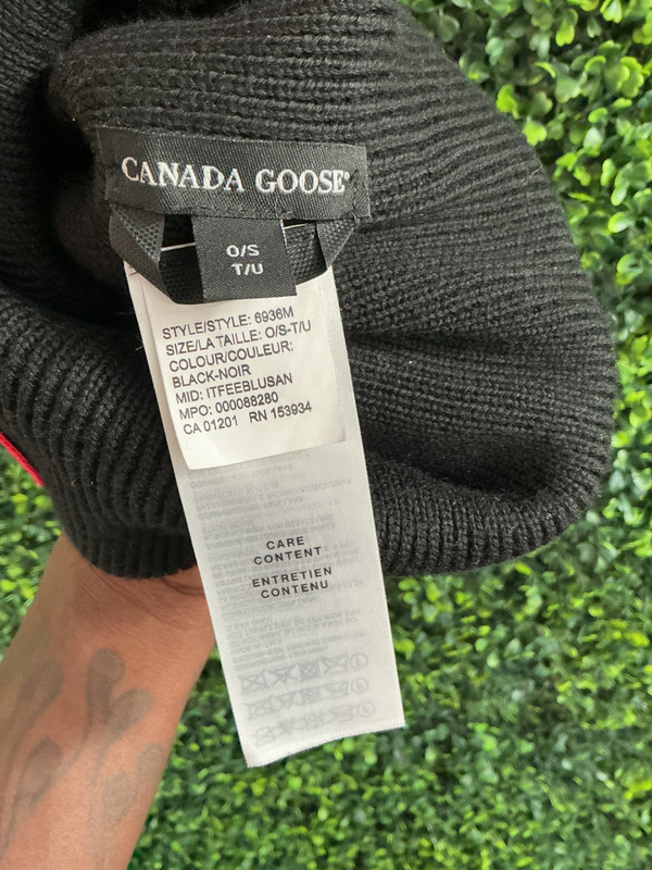 CANADA GOOSE LOGO BEANIE